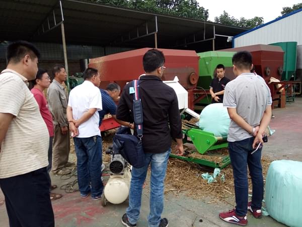 全自動(dòng)秸稈打捆機(jī)